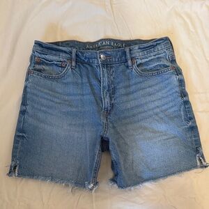 American Eagle Outfitters Women's Relaxed Straight Strigid Jean Shorts, Sz 6